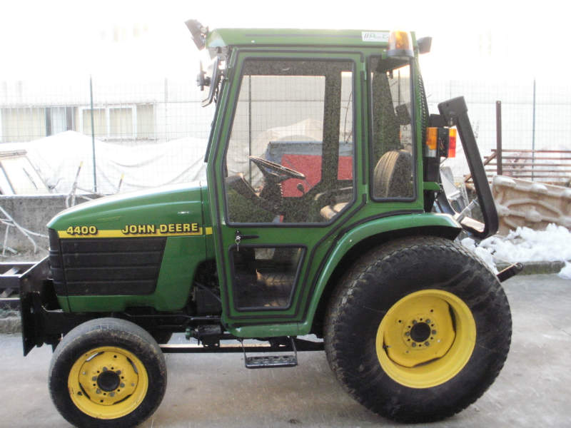 John Deere 4400